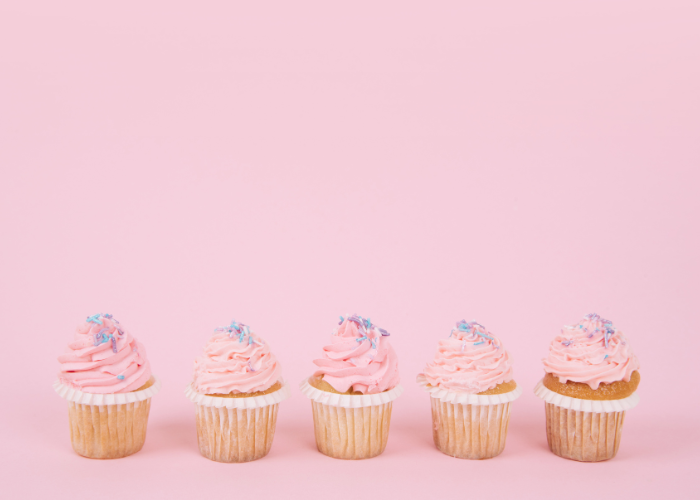 5 versierde roze cupcakes