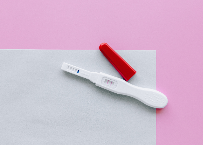 Als je denkt dat je misschien zwanger bent, kun je het beste een zwangerschapstest kopen.