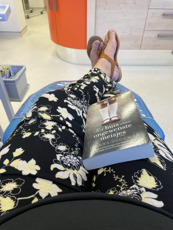 Een boek mee voor tijdens het bloed doneren.