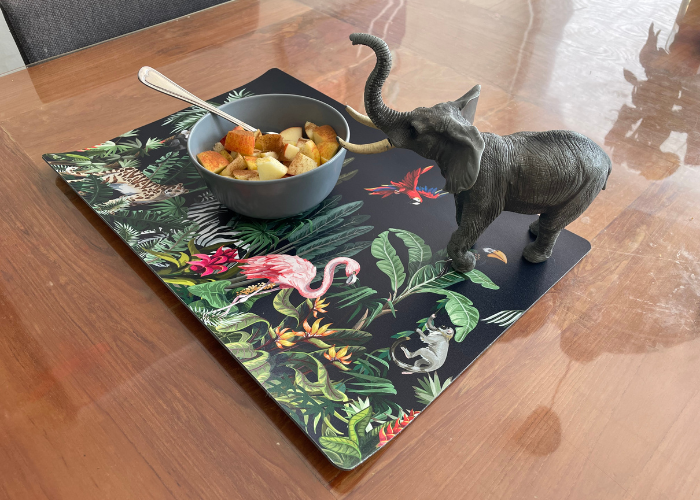 Vrolijk tafeldekken met placemats en onderzetters