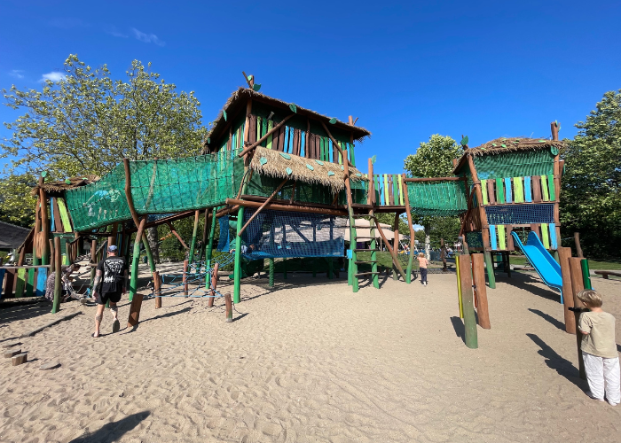 Speeltuin in Plaswijckpark.