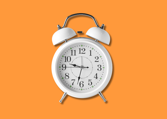 Wekker: nooit te laat op school met een goede ochtendroutine.