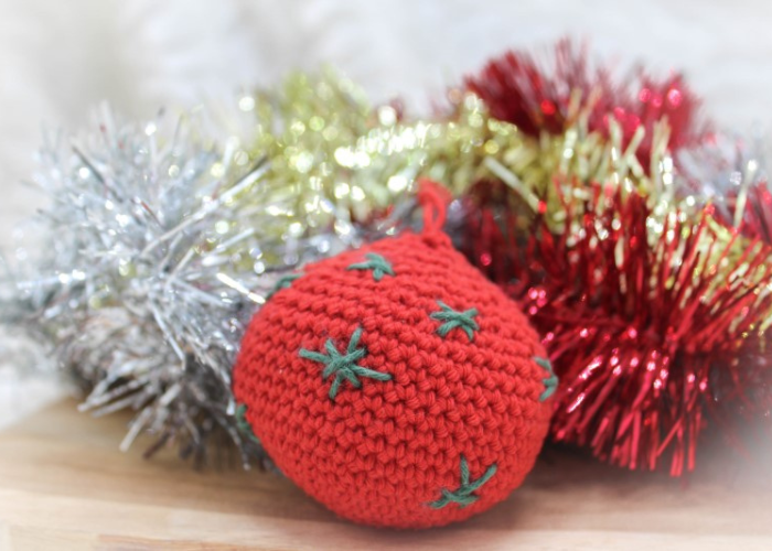 DIY kerstversiering: kerstbal haken (gratis haakpatroon)