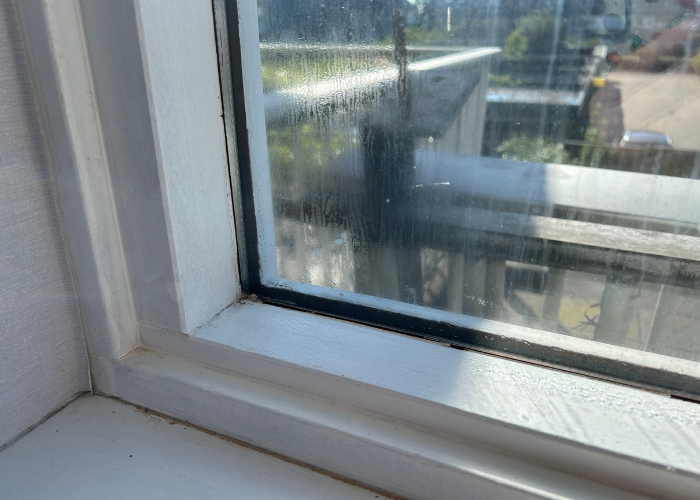 Een lek in het dubbel glas.