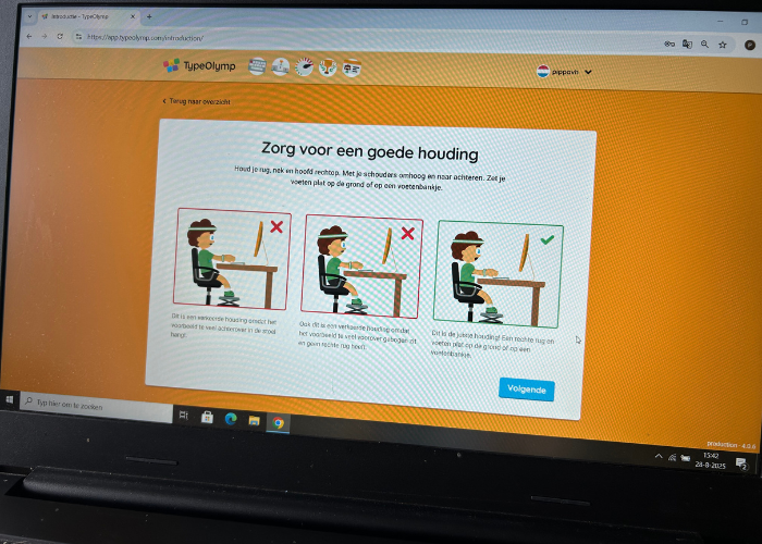 goede zithouding bij de online typecursus van TypeOlymp